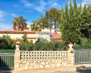Vista exterior de Casa adosada en venda en Salou amb Aire condicionat, Jardí privat i Rentadora