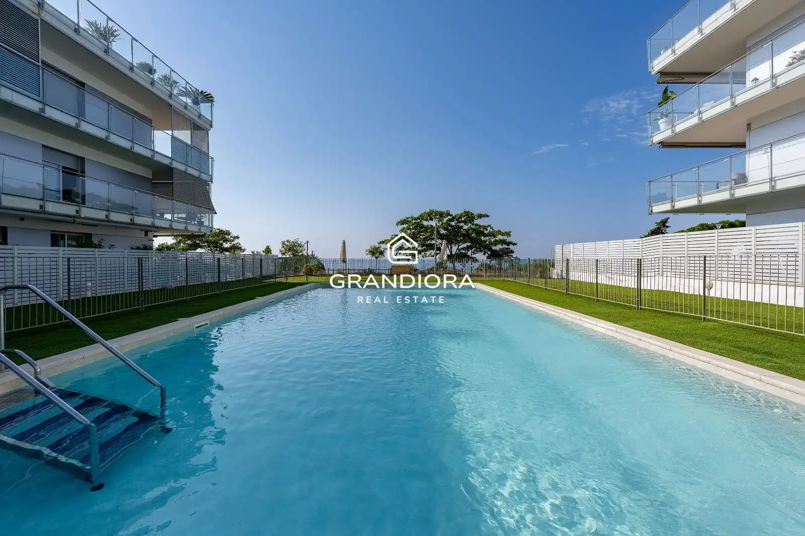 Schwimmbecken von Wohnung zur Miete in Sant Andreu de Llavaneres mit Klimaanlage, Terrasse und Schwimmbad