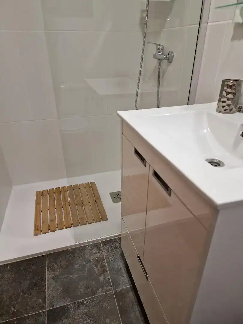 Bathroom of Flat for rent in Elche / Elx  with Air Conditioner, Parquet flooring and Furnished