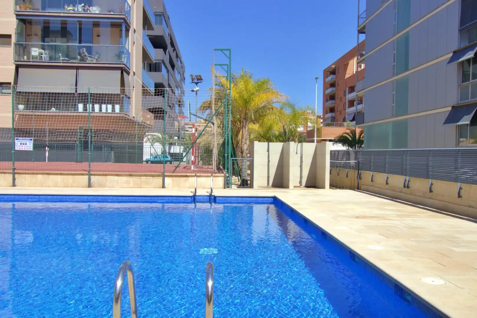Schwimmbecken von Wohnung zum Verkauf in Elche / Elx mit Klimaanlage, Privatgarten und Parkett