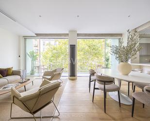 Sala d'estar de Apartament en venda en  Madrid Capital amb Aire condicionat, Terrassa i Piscina