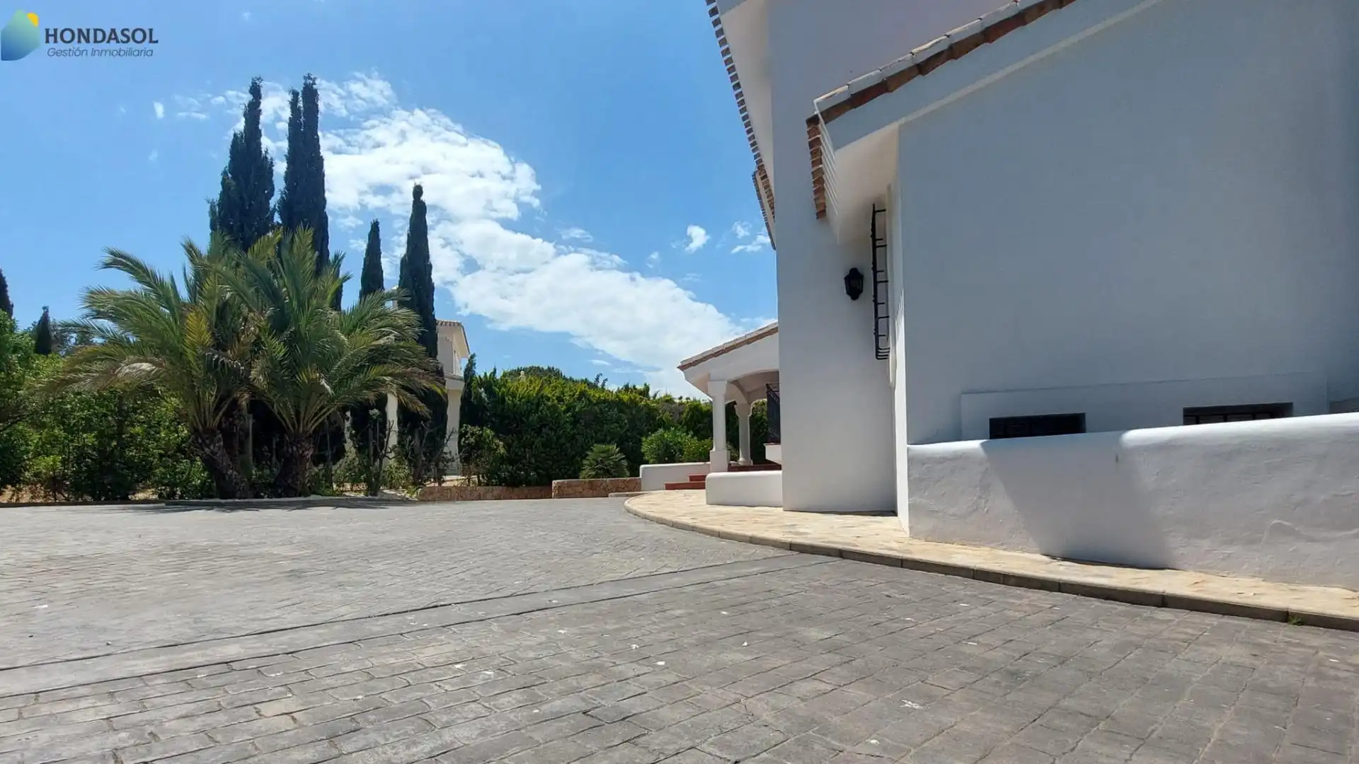 Vista exterior de Casa o xalet en venda en Cartagena amb Aire condicionat, Jardí privat i Terrassa
