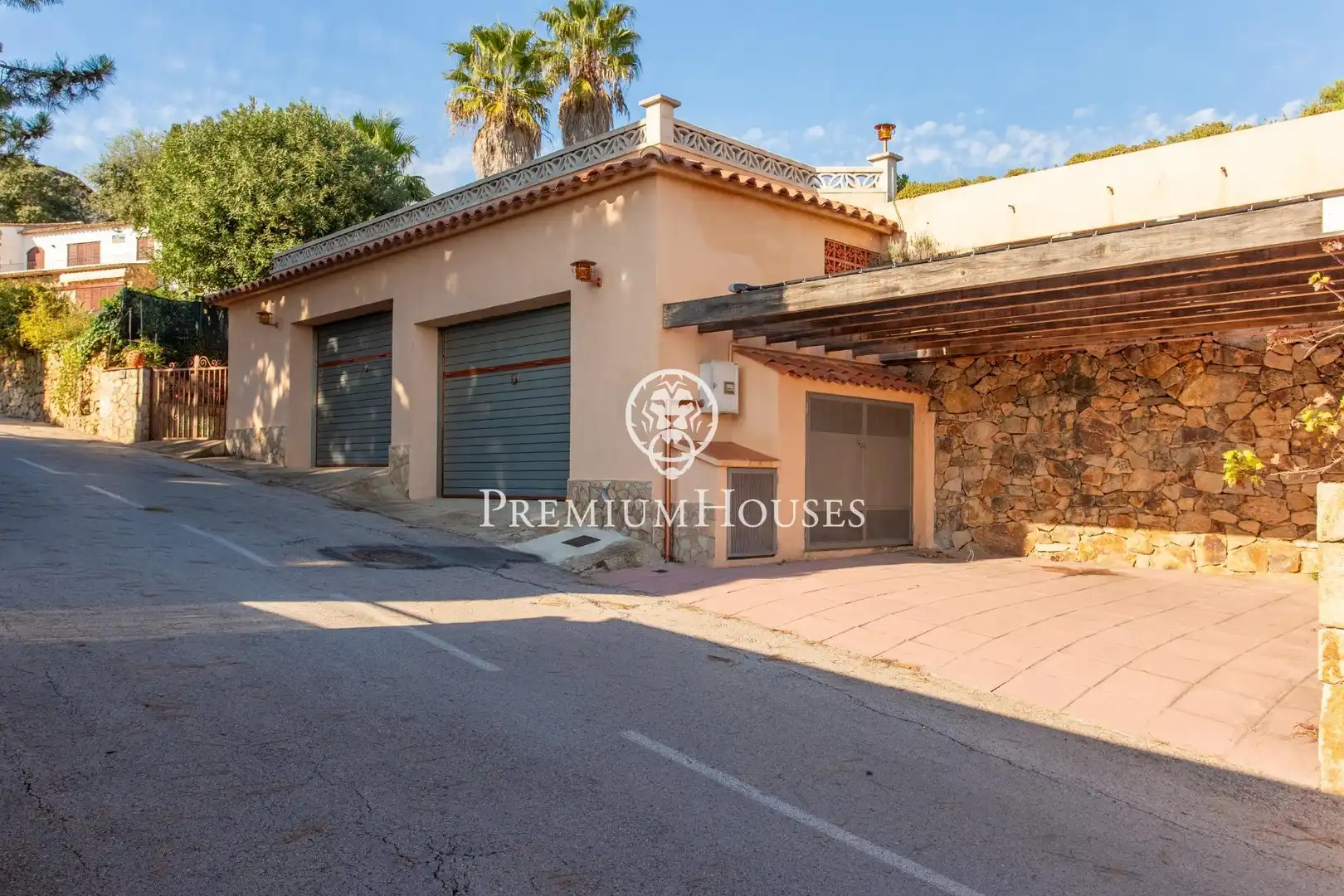 Vista exterior de Casa o xalet en venda en Lloret de Mar amb Calefacció, Jardí privat i Piscina