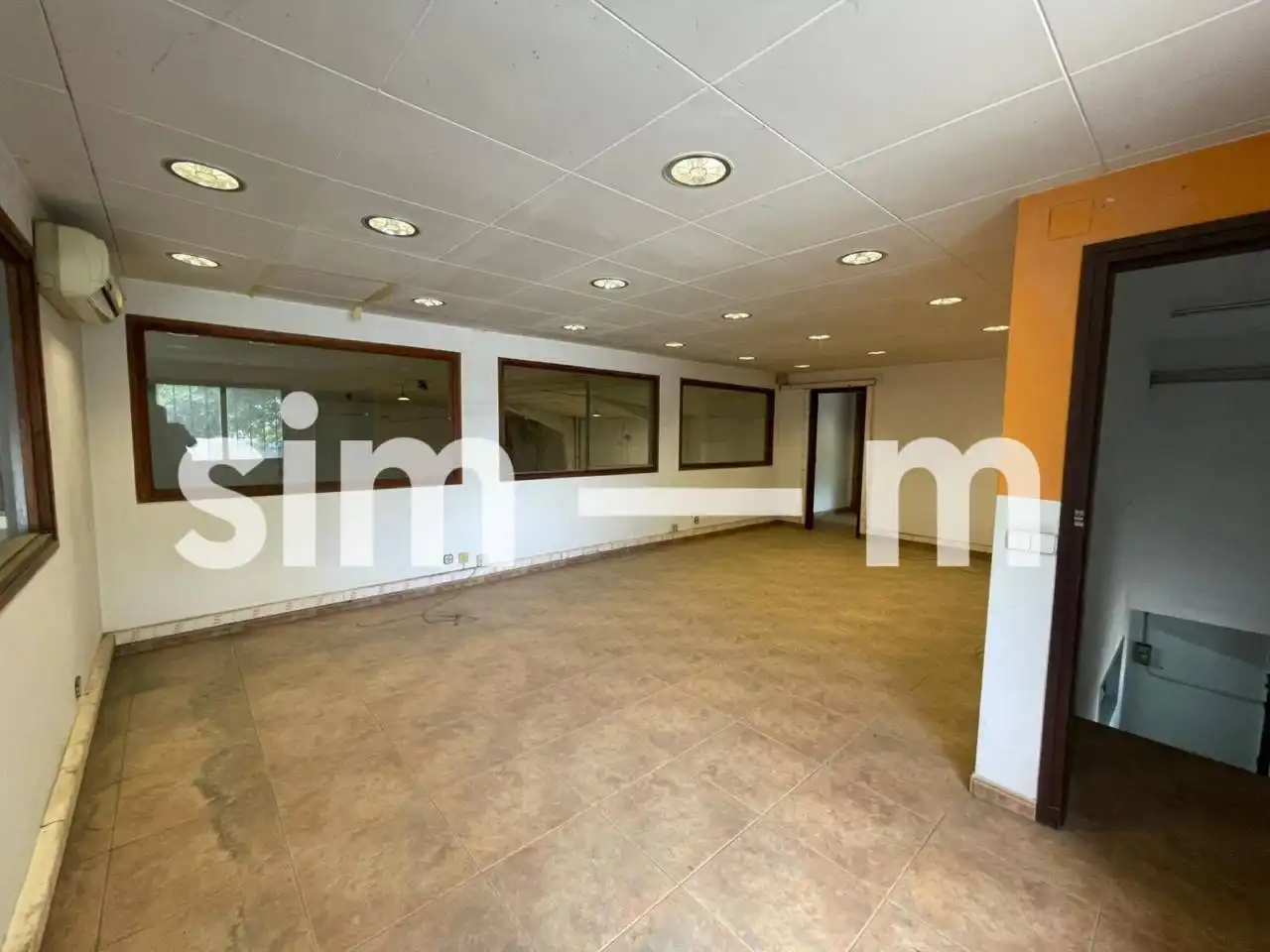 Industrial buildings for rent in Vic