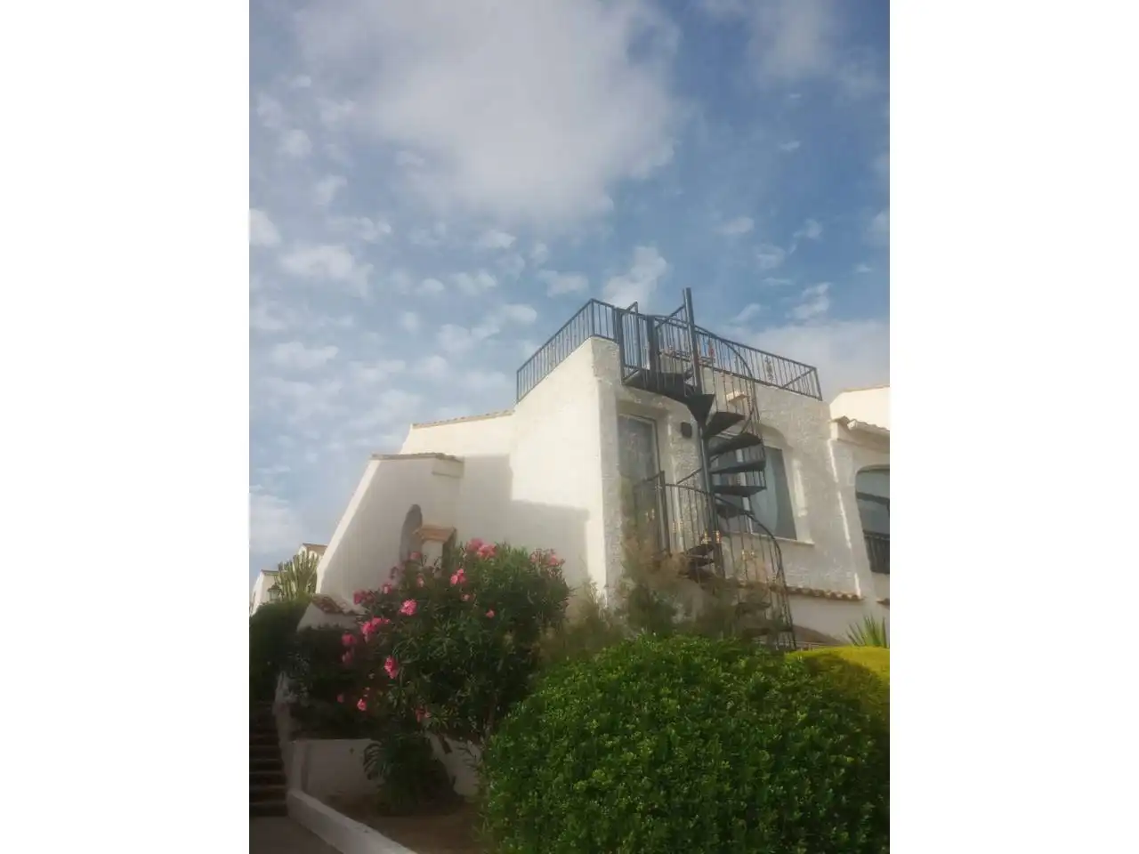 Außenansicht von Wohnung zum Verkauf in Santa Pola mit Klimaanlage, Terrasse und Gemeinschaftspool