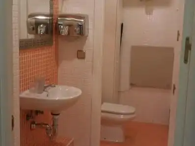 Bathroom of Commercial properties for sale in Torrejón de Ardoz  with Air Conditioner and Heating
