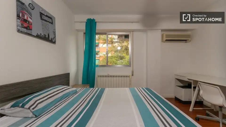 Bedroom of Flat for rent in Camins al Grau