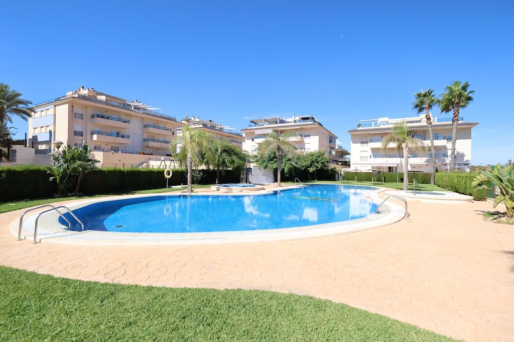 Piscina de Apartament en venda en Pilar de la Horadada amb Aire condicionat, Calefacció i Terrassa