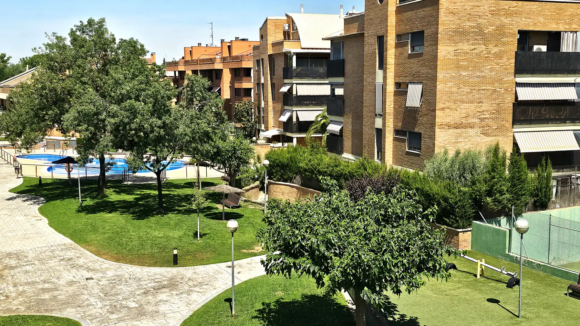 Vista exterior de Casa adosada en venta en Zaragoza con Aire acondicionado, Calefacción y Jardín privado