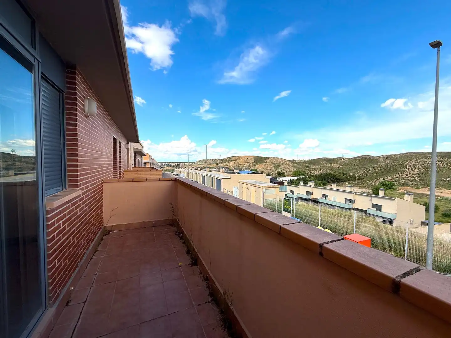 Vista exterior de Casa adosada en venta en Cuarte de Huerva con Aire acondicionado, Calefacción y Jardín privado