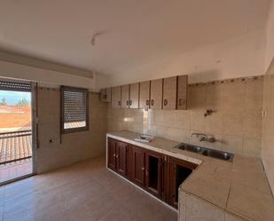 Kitchen of Flat for sale in Marcilla