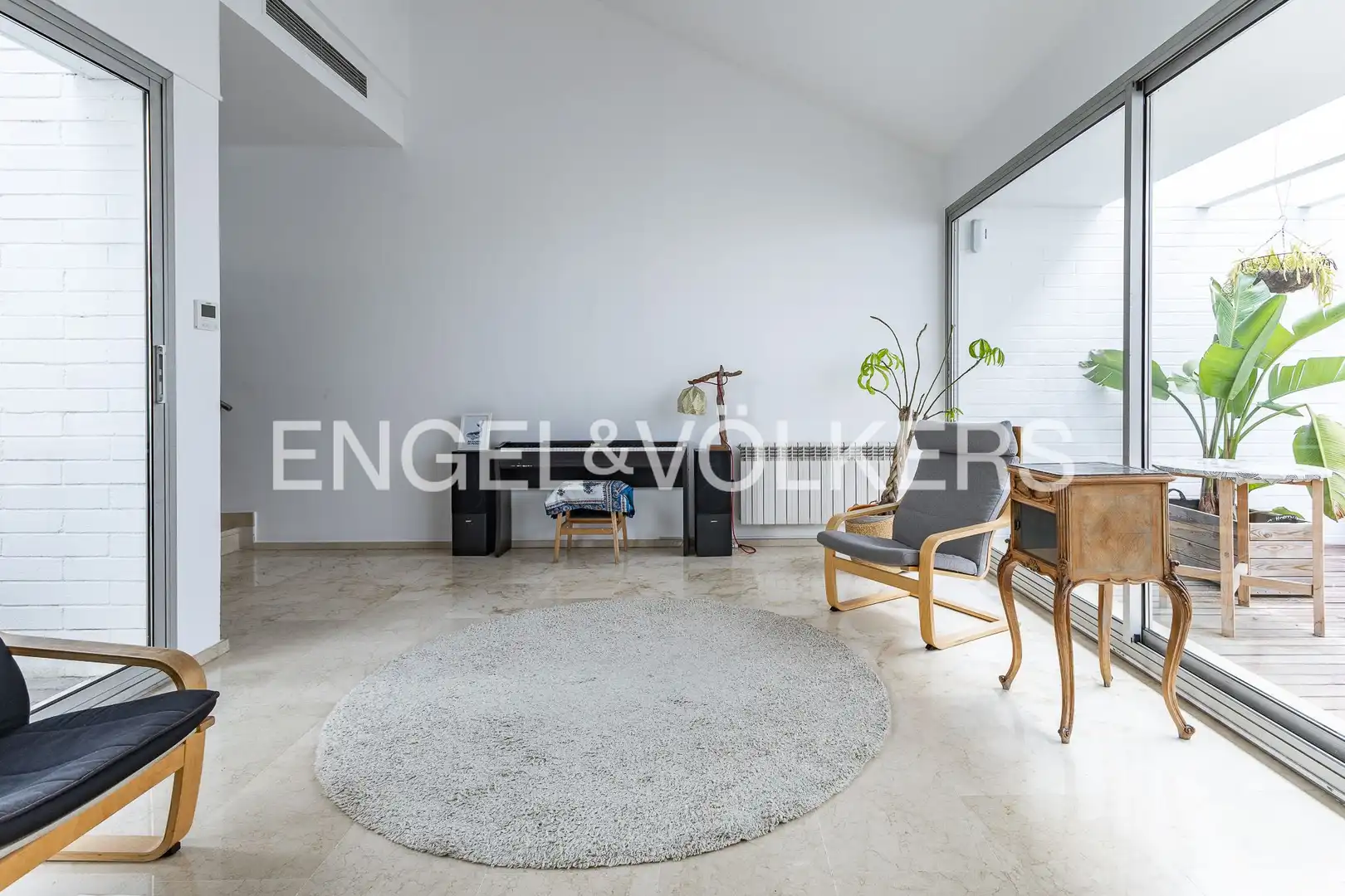 Living room of Houses for sale in Barcelona  with Air Conditioner, Heating and Private garden