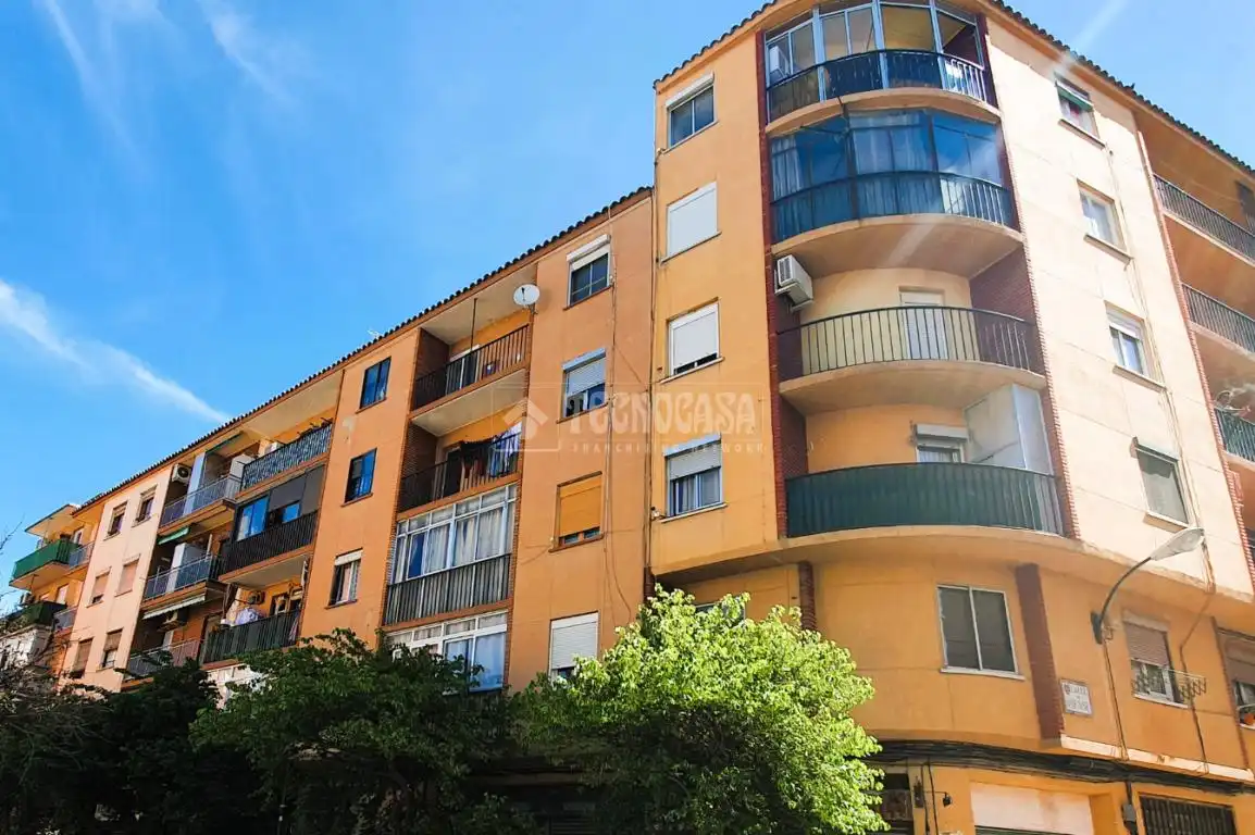 Vista exterior de Piso en venta en  Zaragoza Capital con Balcón