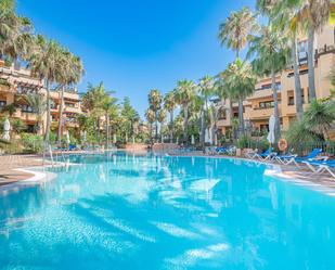 Swimming pool of Apartment for sale in Marbella