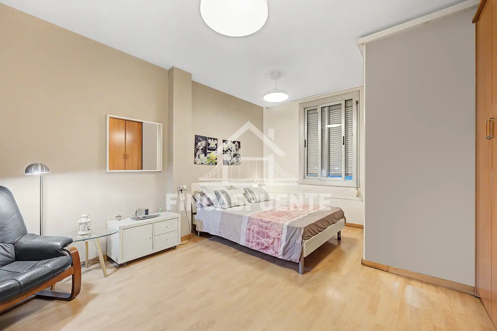 Schlafzimmer von Erdgeschoss zum Verkauf in Barcelona mit Klimaanlage und Heizung