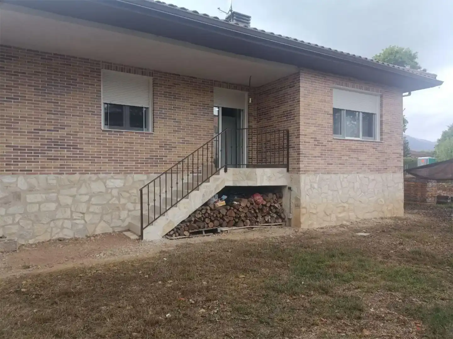 Vista exterior de Pis en venda en Guadalix de la Sierra amb Jardí privat, Moblat i Balcó