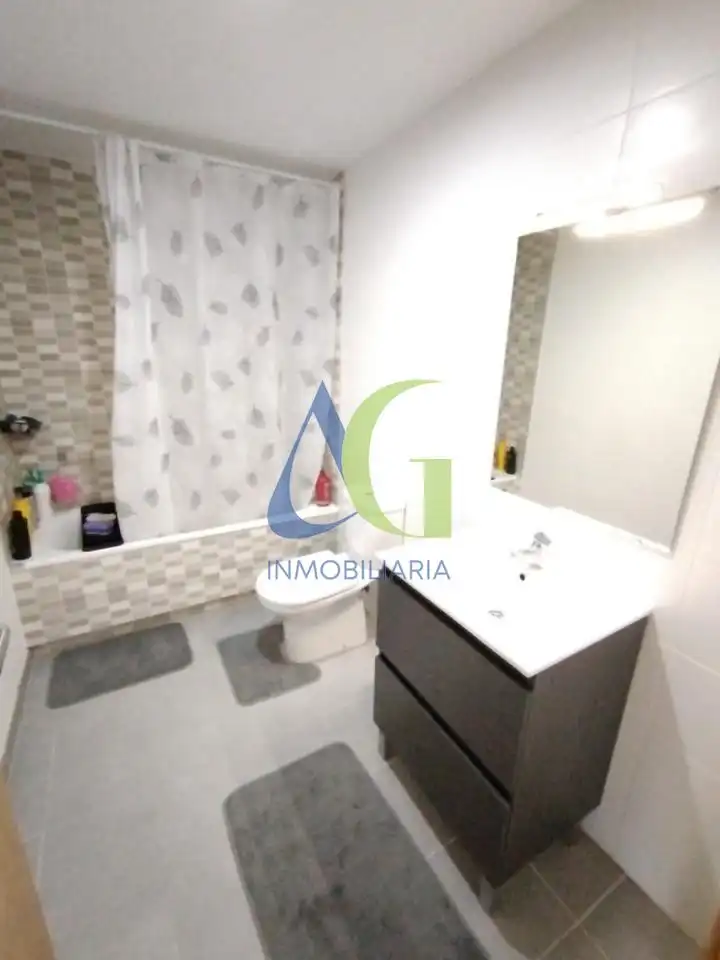 Bathroom of Houses for sale in San Andrés del Rabanedo  with Heating, Terrace and Storage room