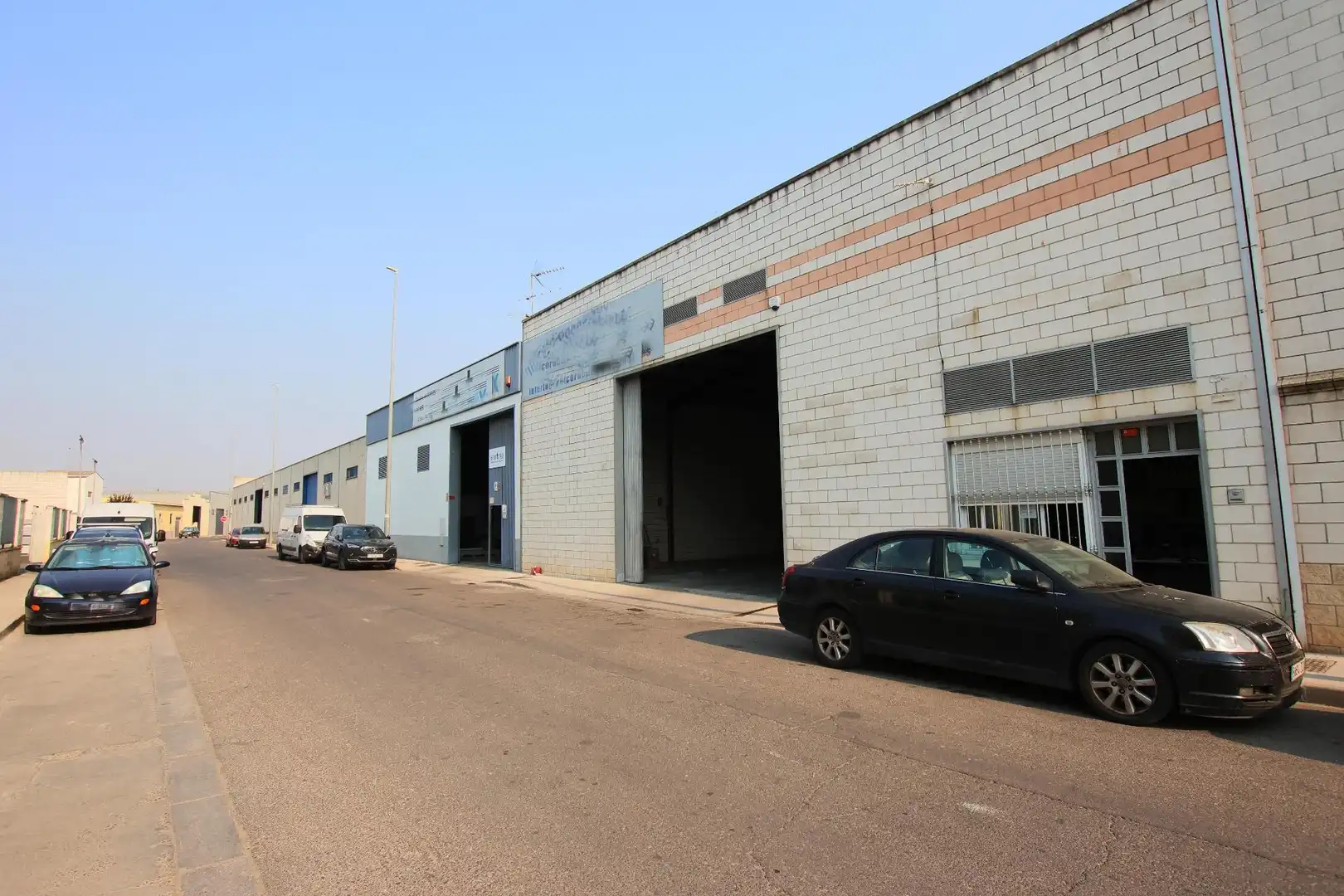 Vista exterior de Nau industrial en venda en Puebla de la Calzada