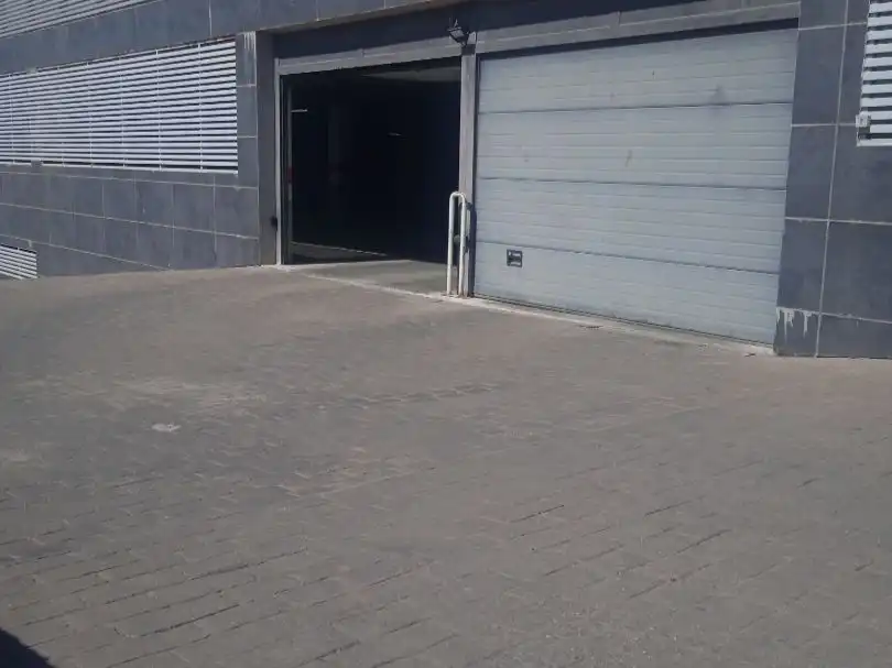 Parking de Garaje de alquiler en Granada con Alarma