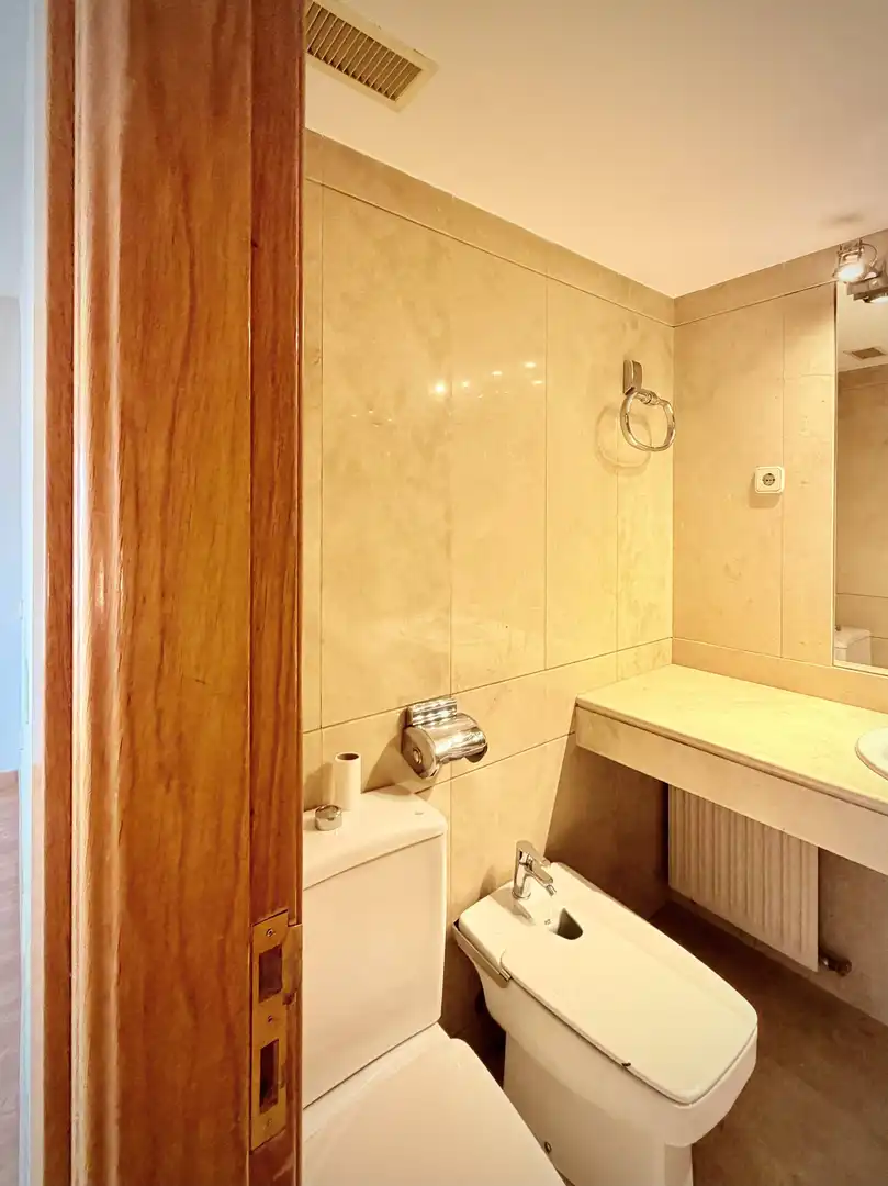 Baño de Ático de alquiler en Madrid con Aire acondicionado, Calefacción y Terraza