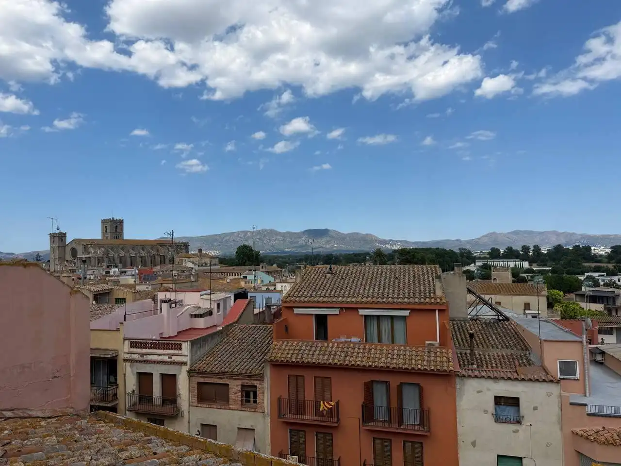 Vista exterior de Edifici en venda en Castelló d'Empúries