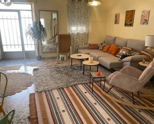 Sala d'estar de Casa o xalet en venda en Guardamar de la Safor amb Aire condicionat, Terrassa i Moblat
