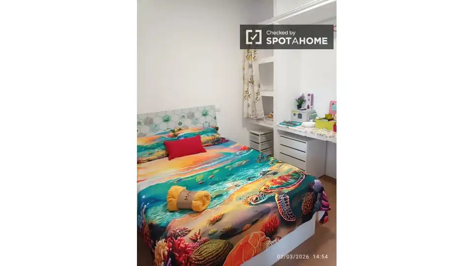 Bedroom of Flat for share in Madrid  with Air Conditioner, Terrace and Furnished
