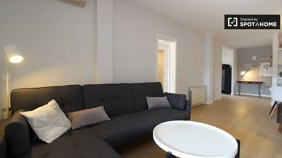 Living room of Flat for rent in Madrid  with Air Conditioner, Heating and Furnished