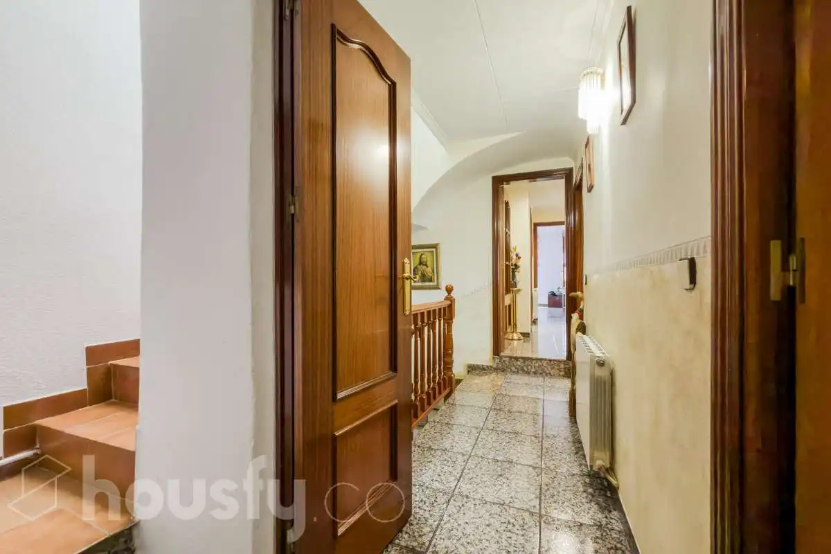 Houses for sale in Santa Coloma de Gramenet  with Air Conditioner, Heating and Private garden