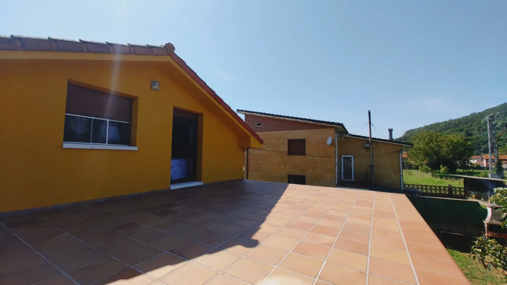 Vista exterior de Casa o chalet en venta en Santa María de Cayón con Terraza, Piscina y Balcón