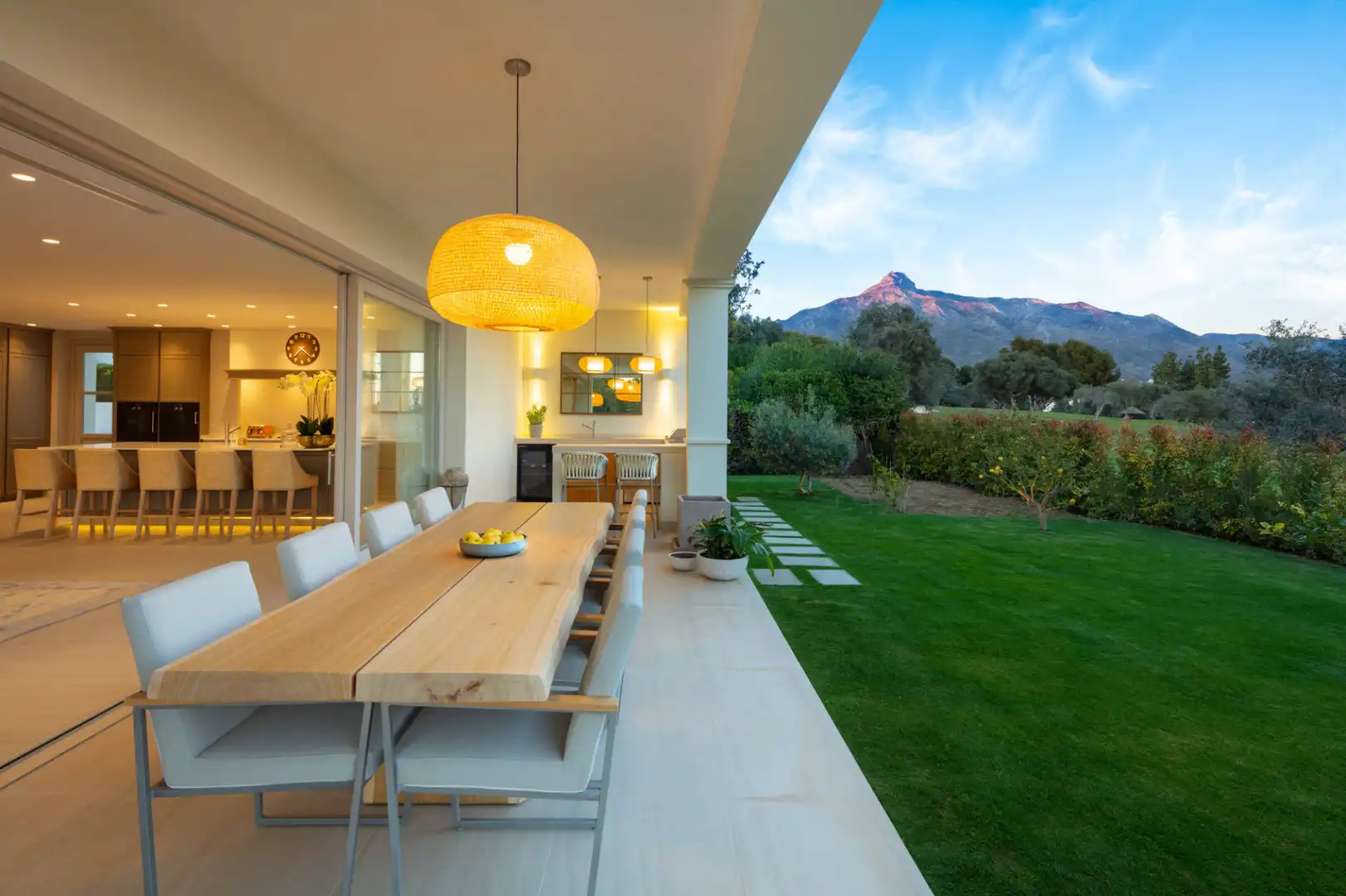 Terrassa de Casa o xalet en venda en Marbella amb Aire condicionat, Jardí privat i Terrassa
