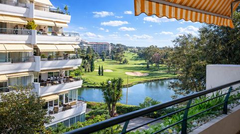 Elegante apartamento en primera línea de golf  Guadalmina