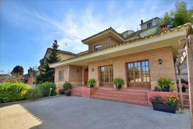 Casa-chalet en Venta en Carrer ORQUIDEA en Santa Maria de Palautordera