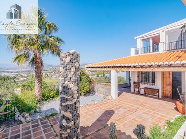 Villa avec piscine à vendre à Calle alcubillas 44