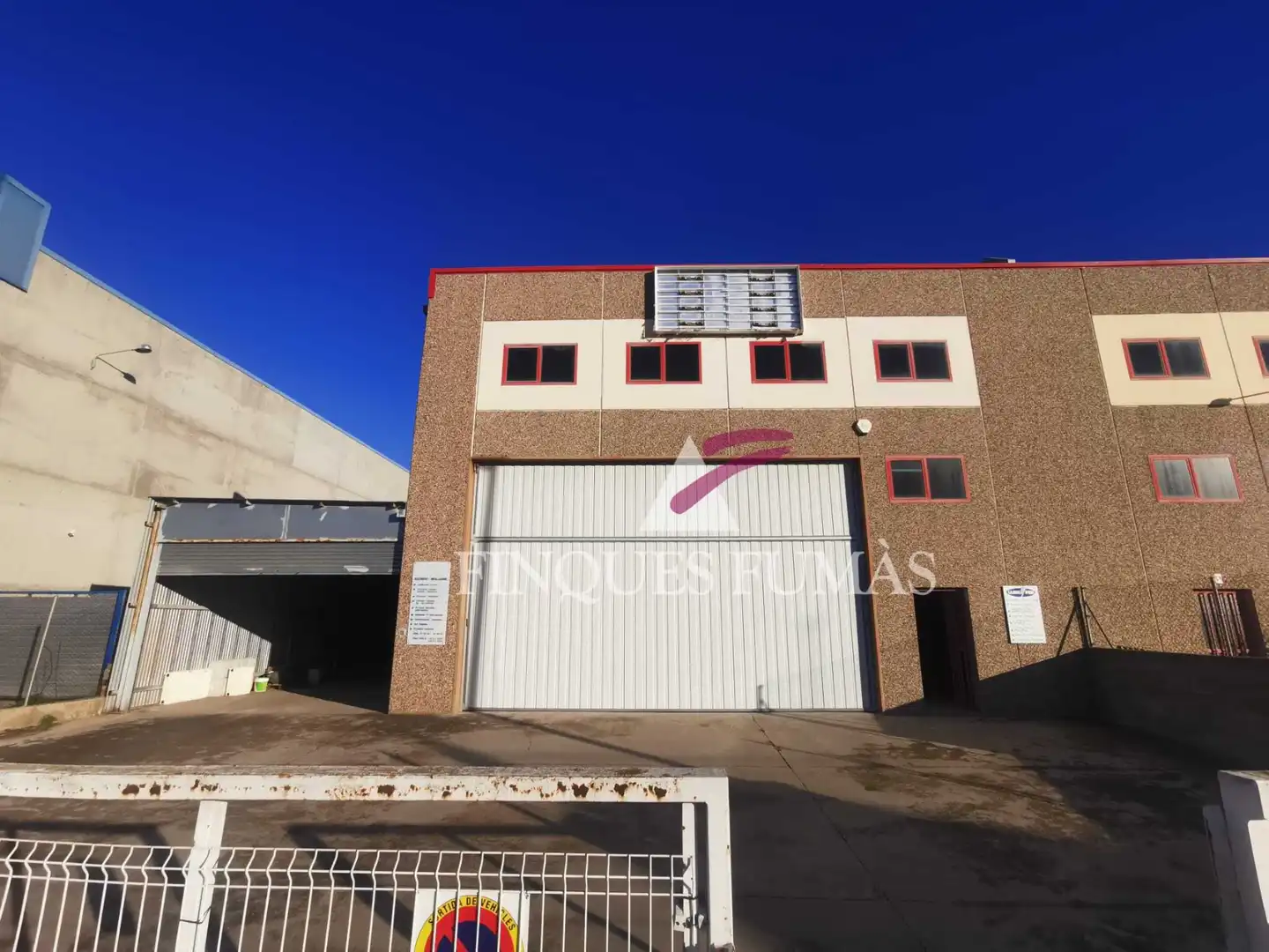 Vista exterior de Nave industrial de alquiler en Tàrrega con Alarma
