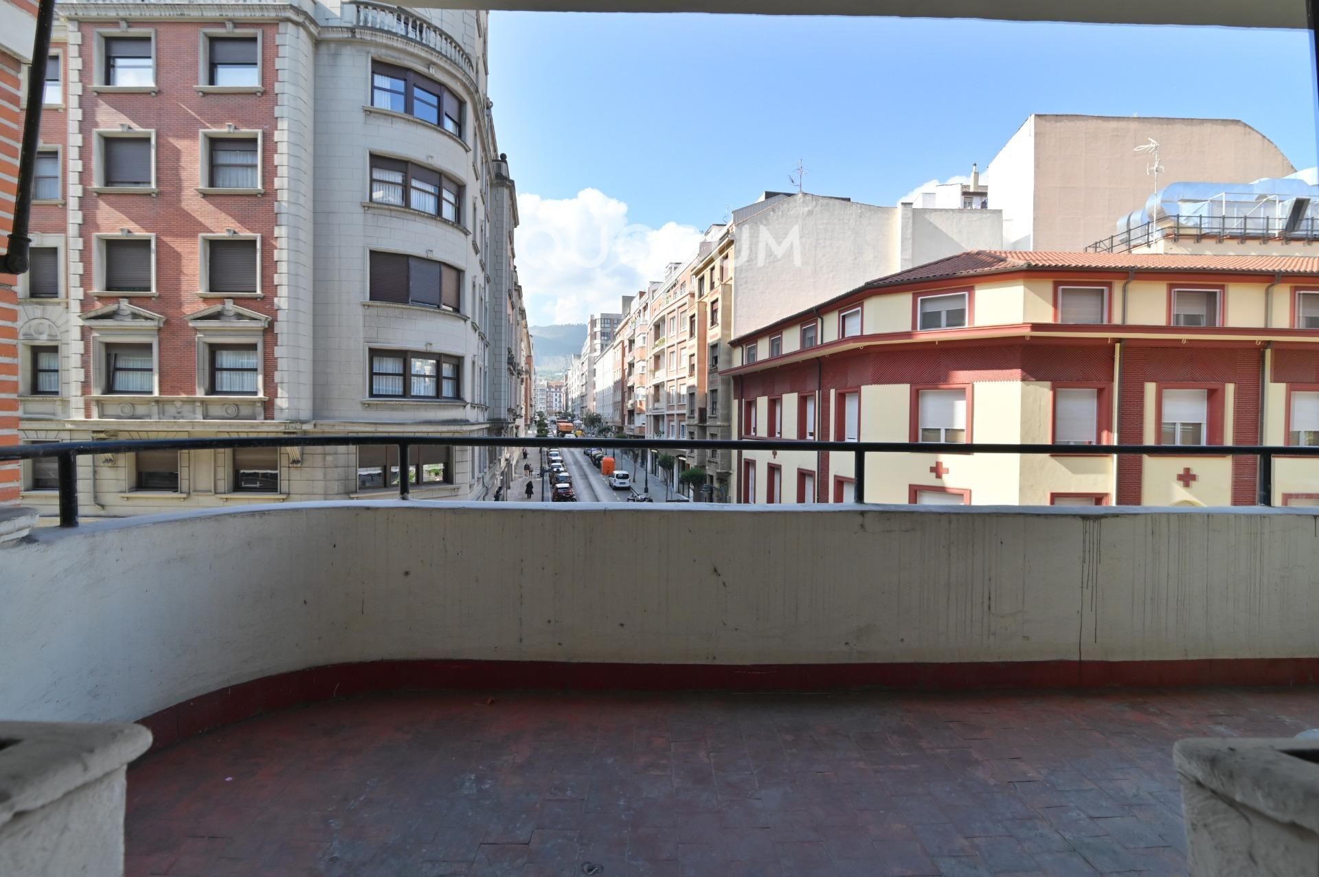 Vista exterior de Pis en venda en Bilbao  amb Calefacció i Terrassa
