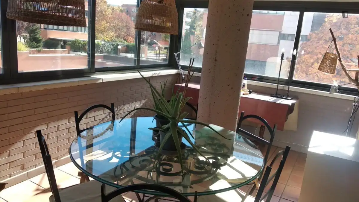 Comedor de Apartamento para compartir en La Moraleja con Calefacción, Amueblado y Horno