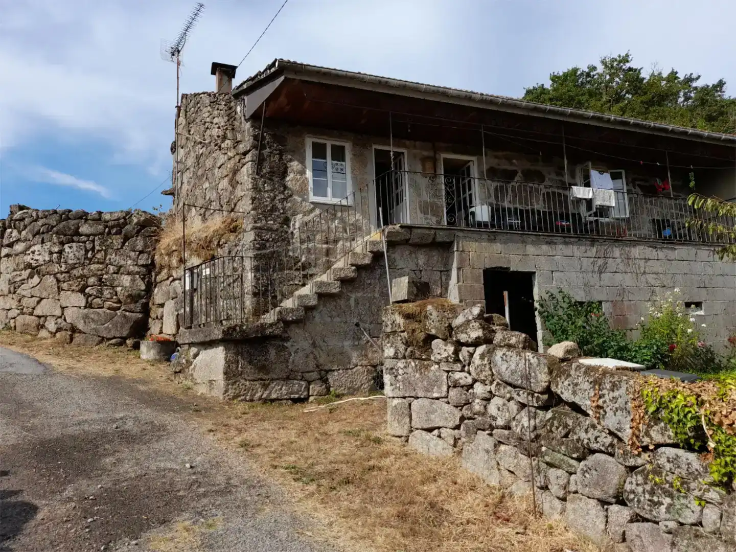 Vista exterior de Dúplex en venda en Cotobade amb Jardí privat, Traster i Moblat