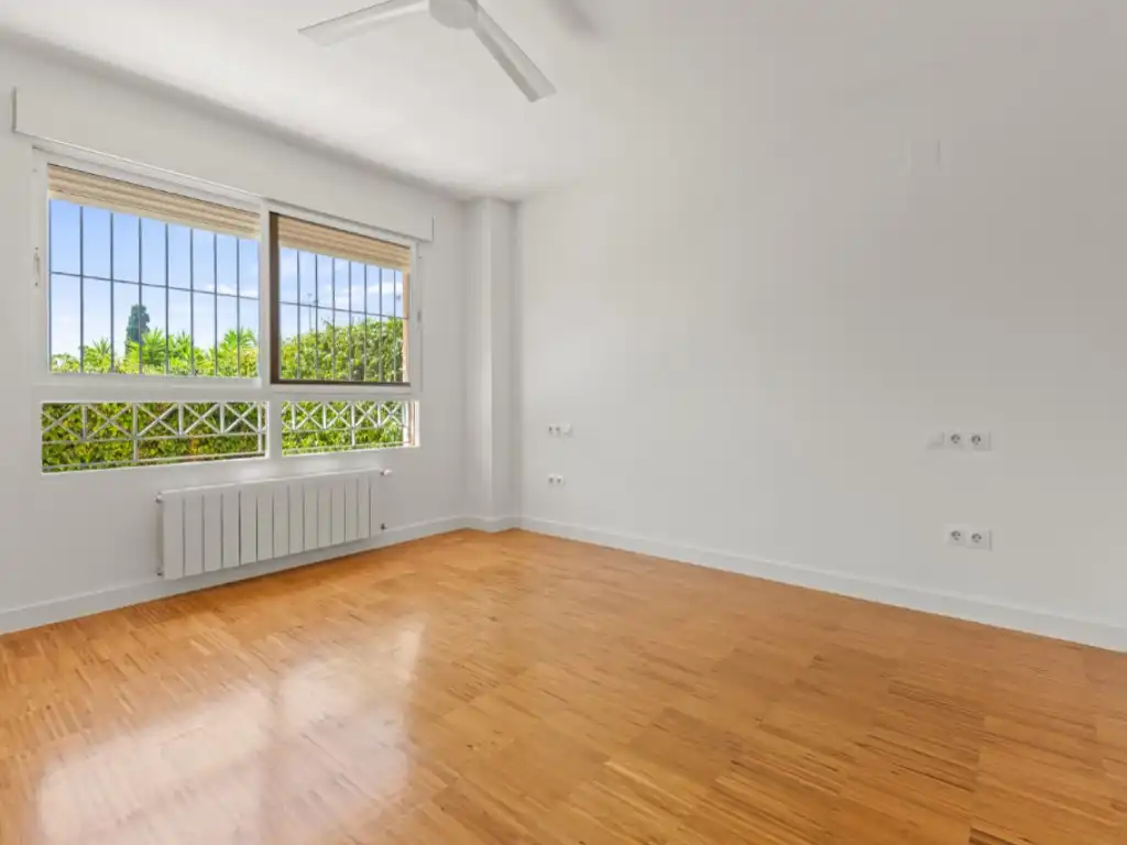 Dormitori de Apartament en venda en Alicante / Alacant amb Aire condicionat i Internet