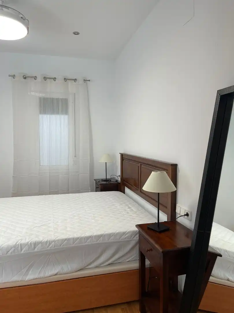 Schlafzimmer von Wohnung zur Miete in Plasencia mit Klimaanlage, Heizung und Möbliert