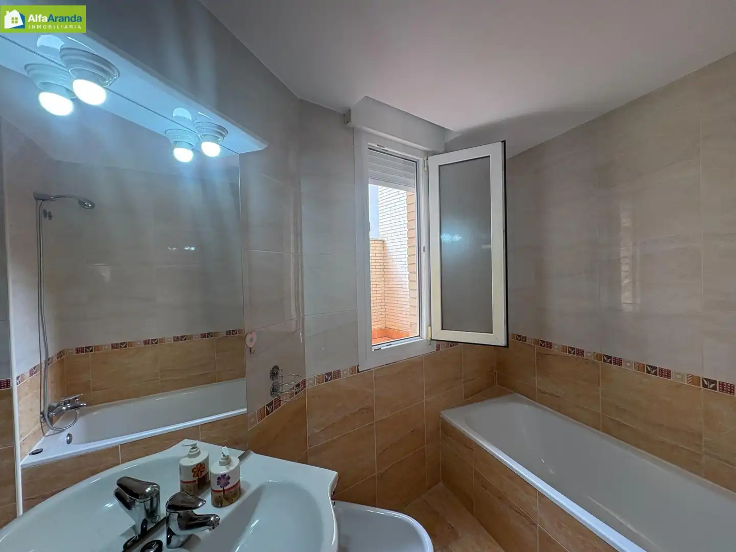 Bany de Apartament en venda en Aranda de Duero amb Calefacció