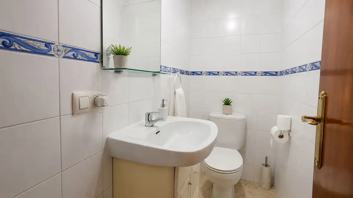 Bathroom of Detached homes for sale in La Línea de la Concepción  with Private garden, Terrace and Jacuzzi