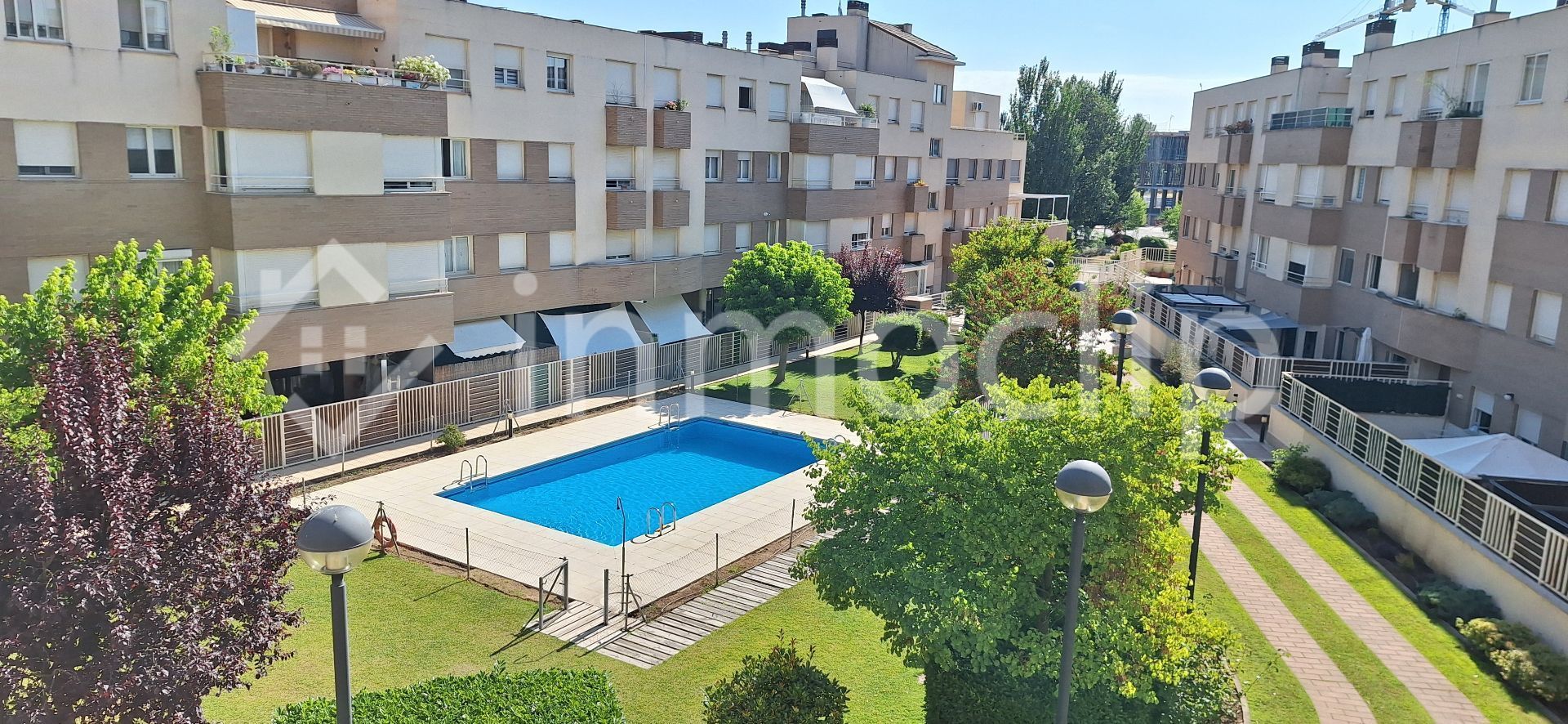 Piscina de Pis de lloguer en Santa Marta de Tormes amb Calefacció, Moblat i Piscina comunitària