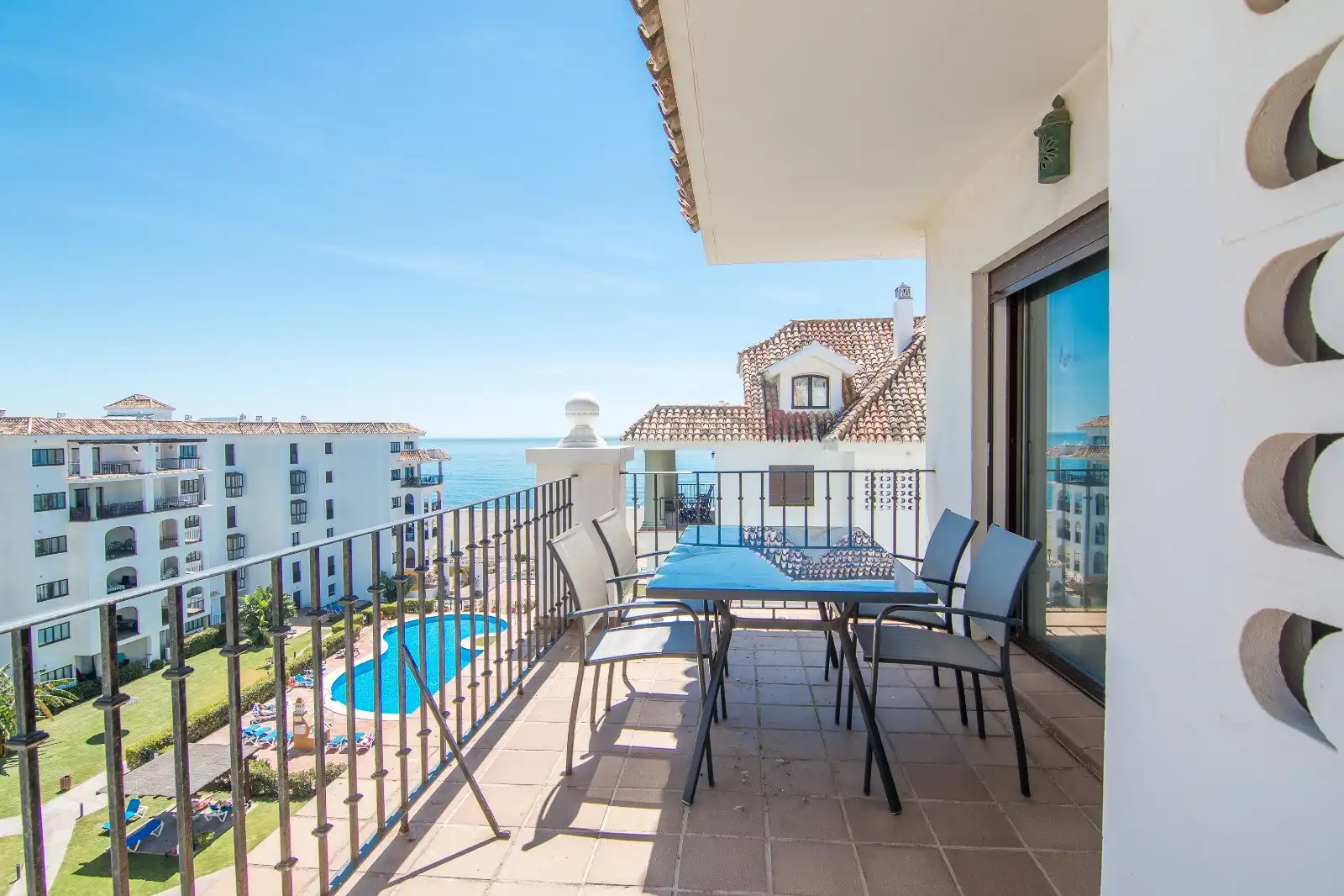 Apartment with terrace for sale in Puerto de la Duquesa
