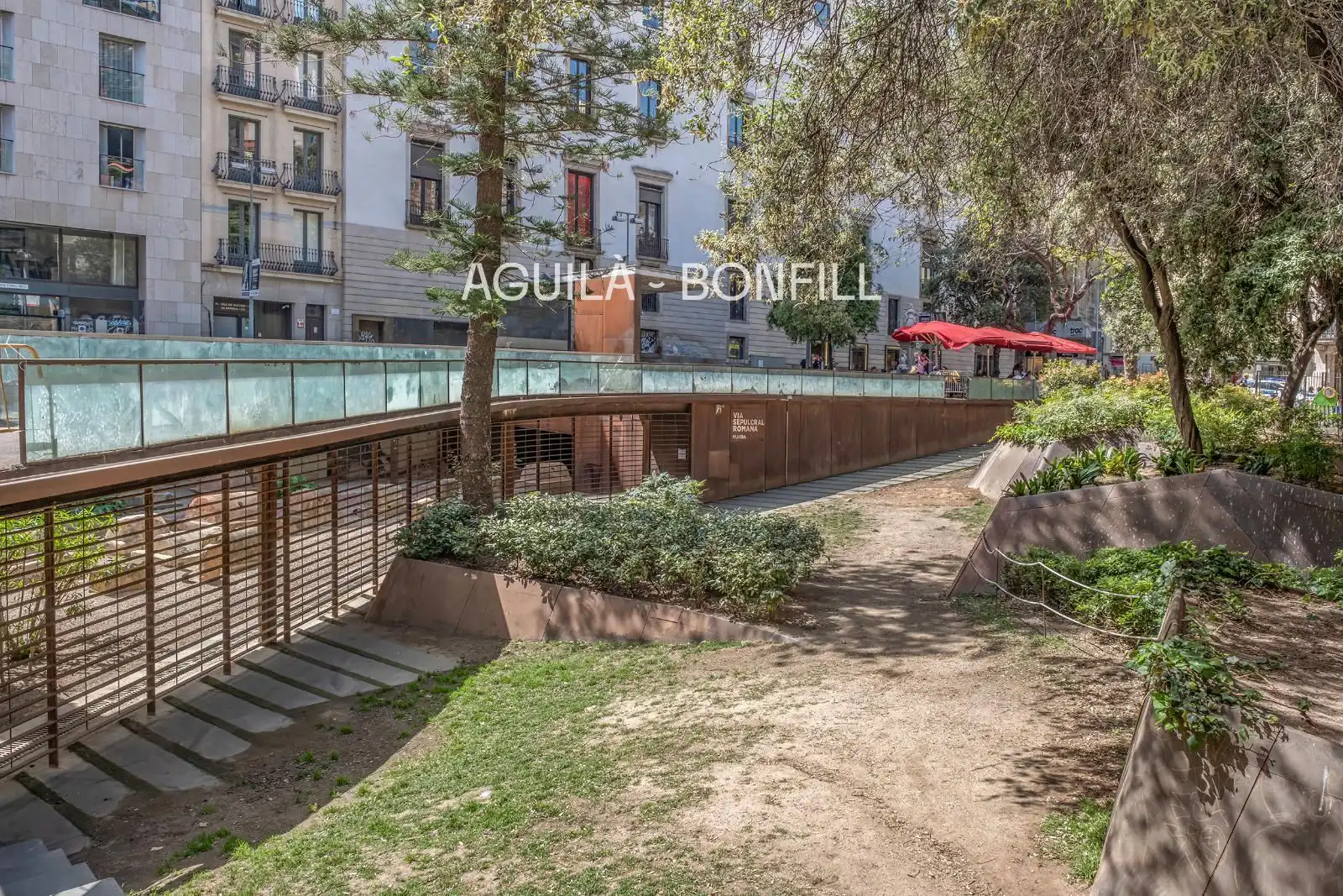 Außenansicht von Wohnung zum Verkauf in Barcelona mit Klimaanlage, Heizung und Parkett