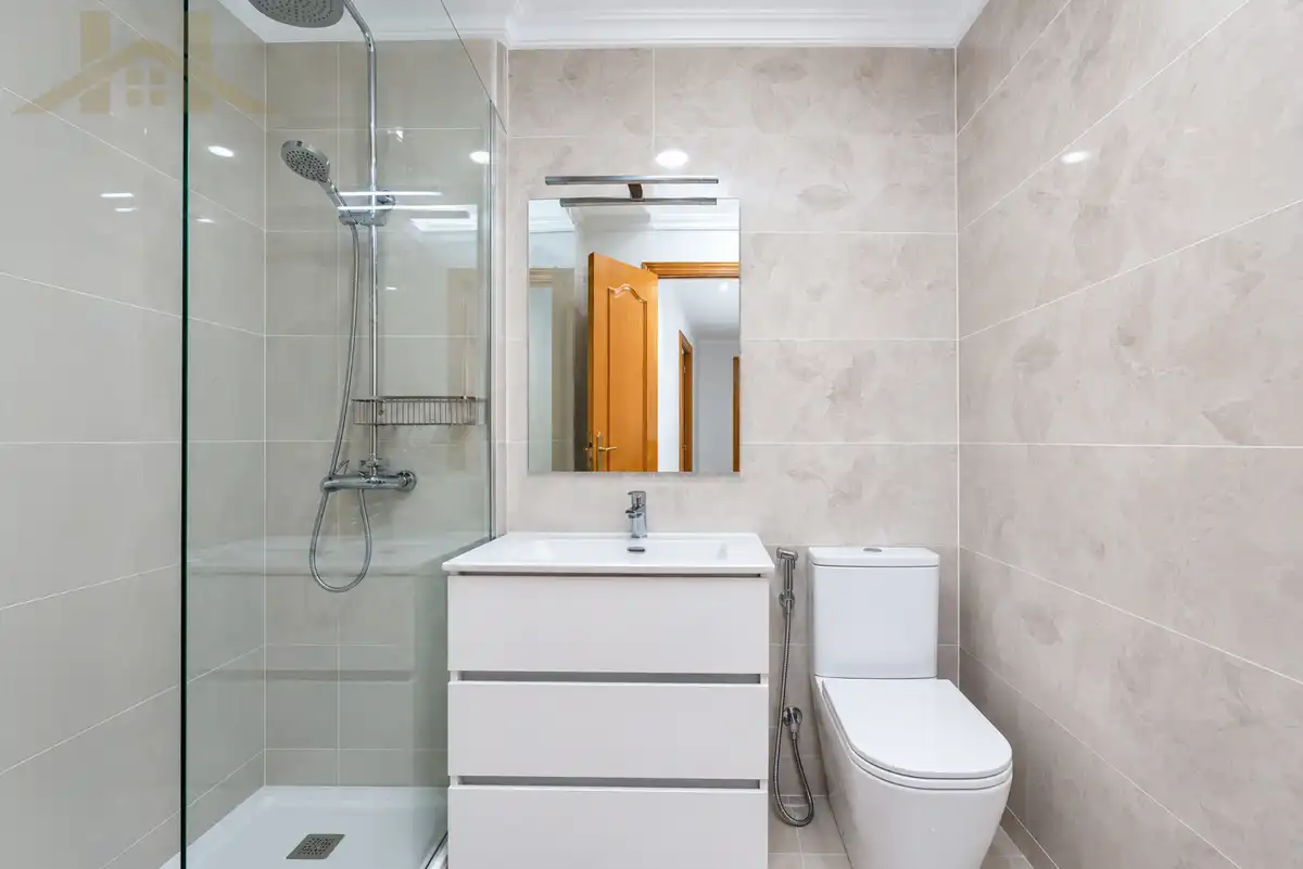 Badezimmer von Dachboden zum Verkauf in Ciempozuelos mit Klimaanlage, Heizung und Terrasse