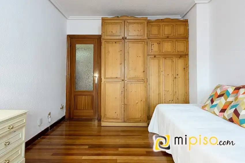 Habitación de Piso en venta en Santoña con Terraza, Trastero y Balcón