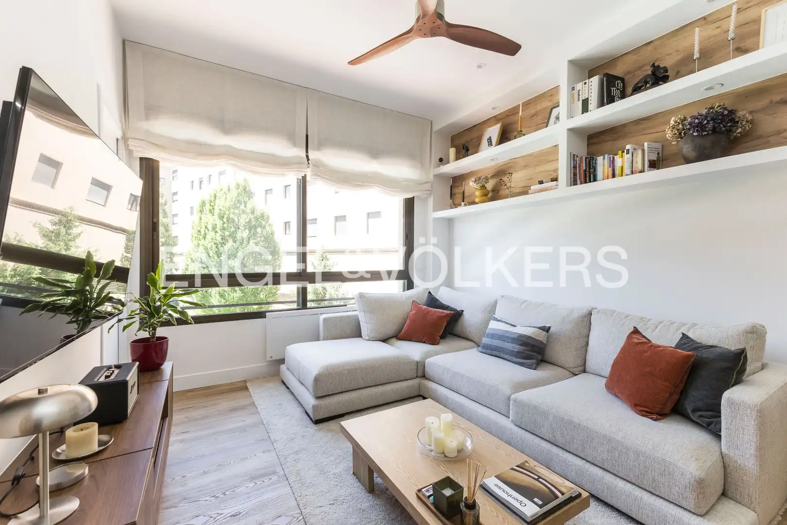 Living room of Flat for sale in Madrid  with Air Conditioner, Heating and Swimming Pool
