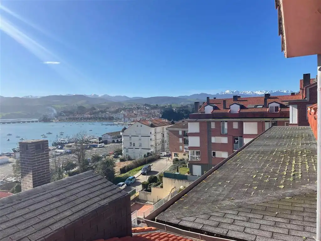 Vista exterior de Dúplex de lloguer amb opció a compra en San Vicente de la Barquera amb Calefacció, Parquet i Piscina