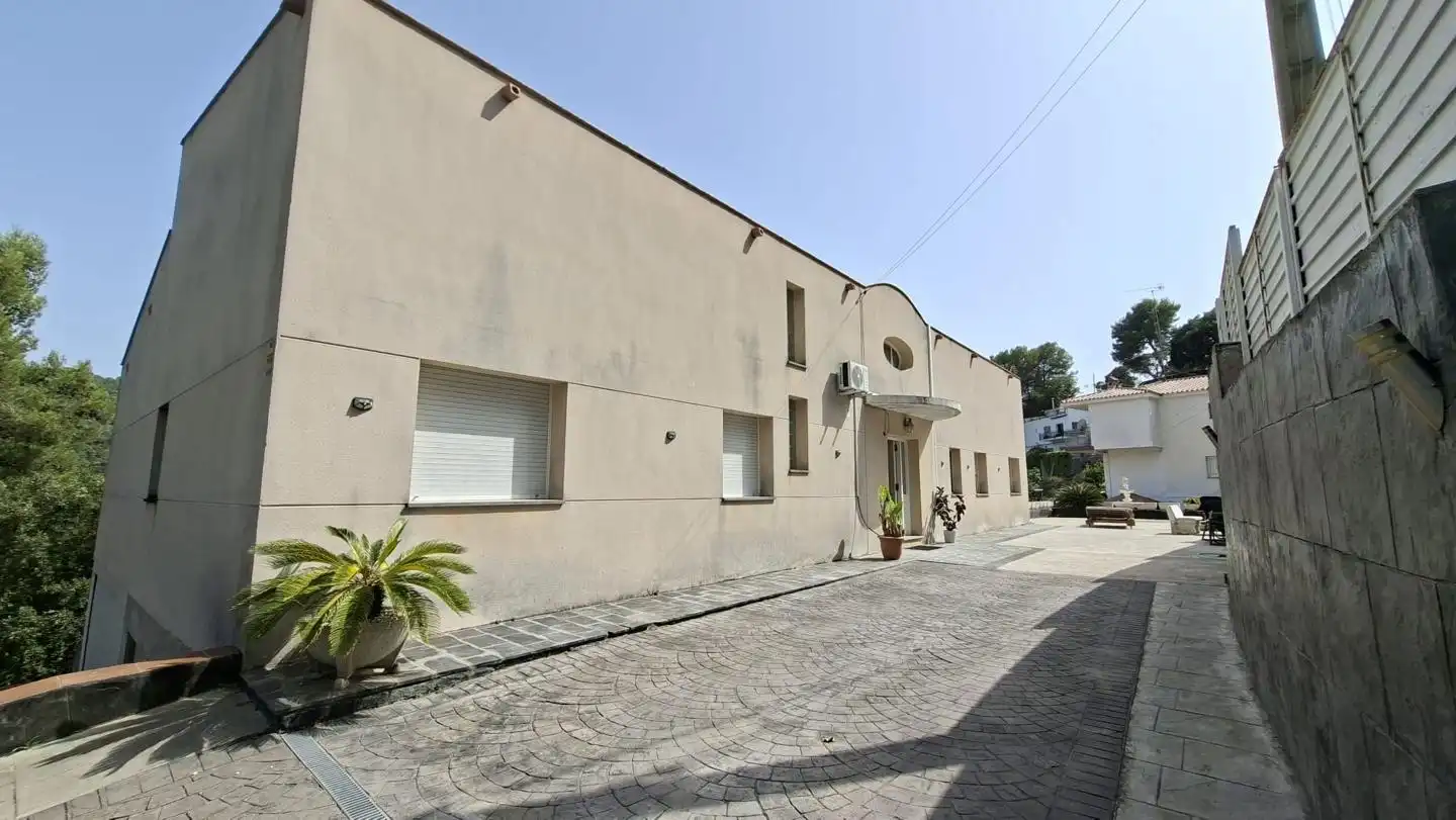 Vista exterior de Casa o xalet en venda en Argentona amb Aire condicionat, Terrassa i Balcó